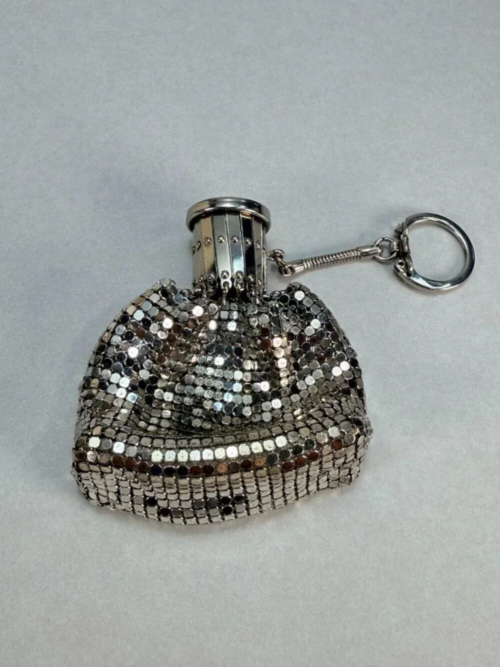 Vintage Silver Tone Mesh Coin Purse Keychain Kiss Lock Mini Change Purse
